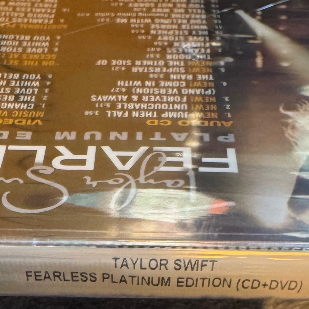 Taylor Swift Fearless Platinum Edition - Picture 3 of 3